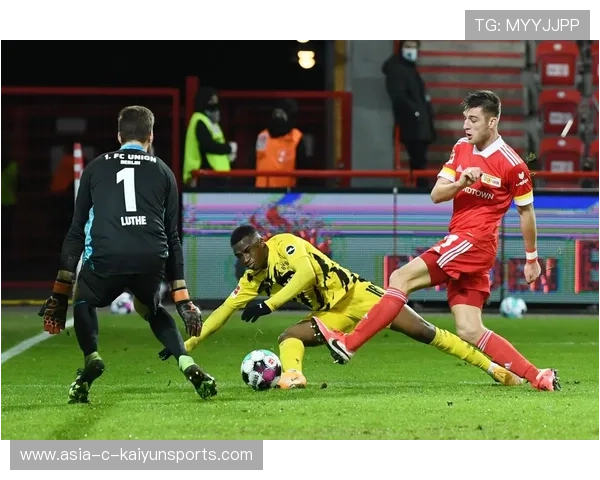 德甲门将扑救角度选择影响比赛最终走向，德甲门兴门将